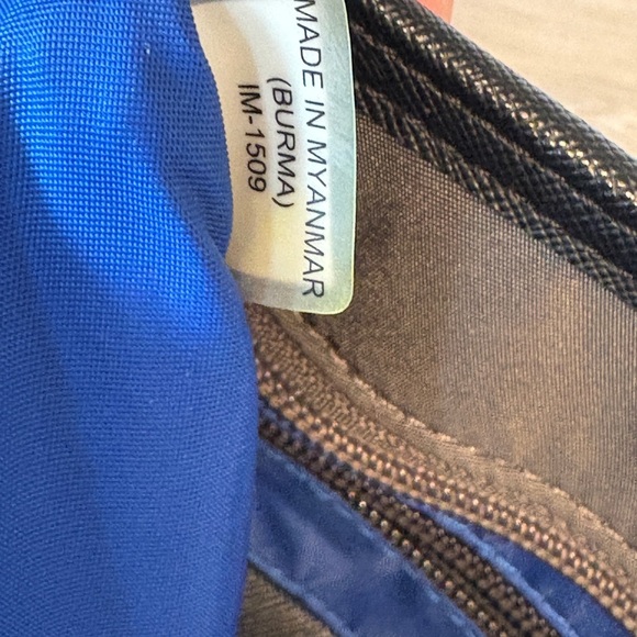 ☀️Michael Michael Kors Shoulder Bag
Grey Nylon - Picture 7 of 7